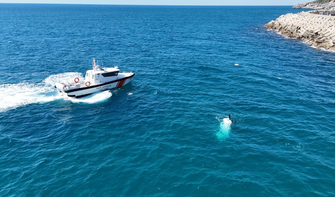 Antalya’da balıkçı teknesi battı: 3 kişi son anda denize atlayarak kurtuldu