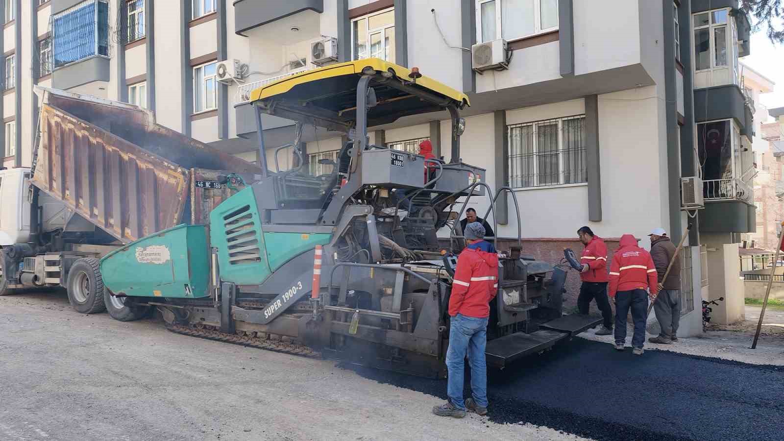 Kahramanmaraş’ta asfalt yenileme çalışmaları sürüyor