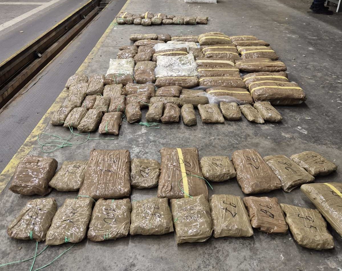 Türkiye’ye sokulmak istenen 45 kilo 760 gram esra sınırda yakalandı