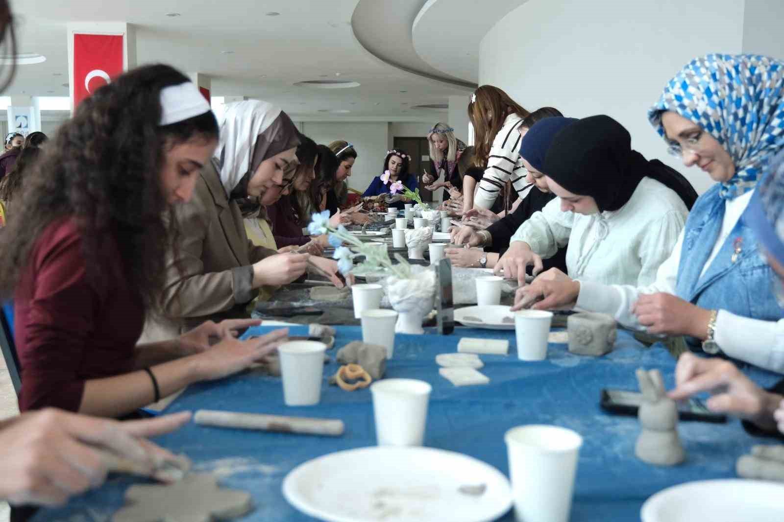 Tokatlı kadınlar kil atöyesine girip hünerlerini sergiledi