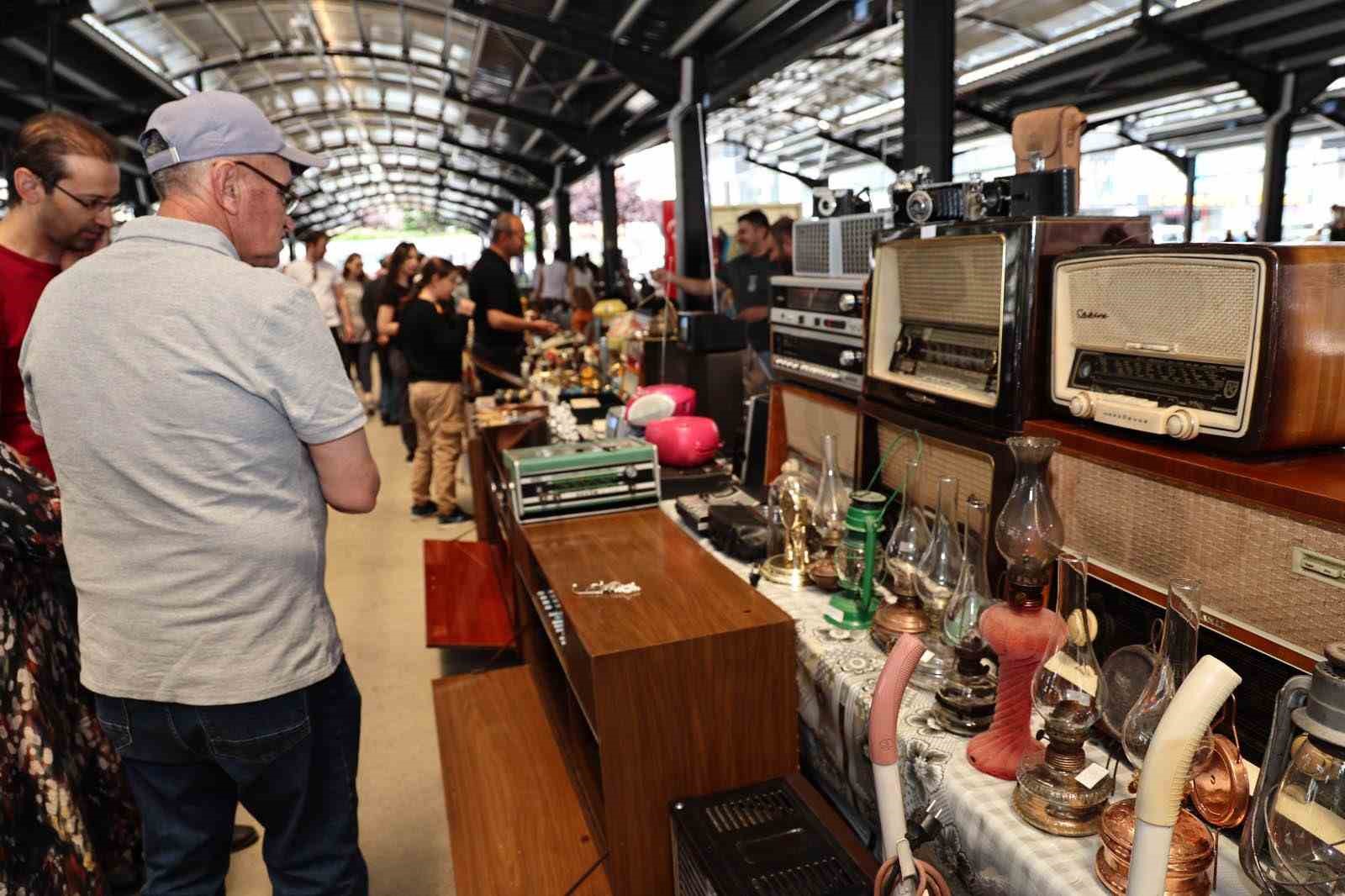 Talas’ta antikacılar Ramazan’da da buluşuyor