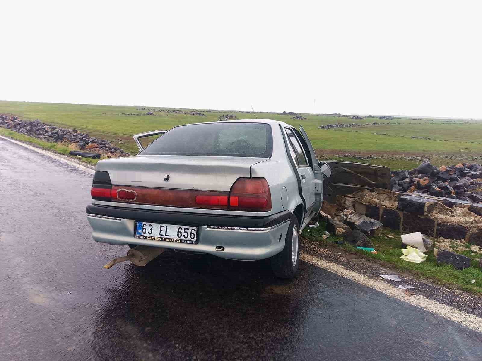 Siverek’te otomobil köprü duvarına çarptı: 5 yaralı