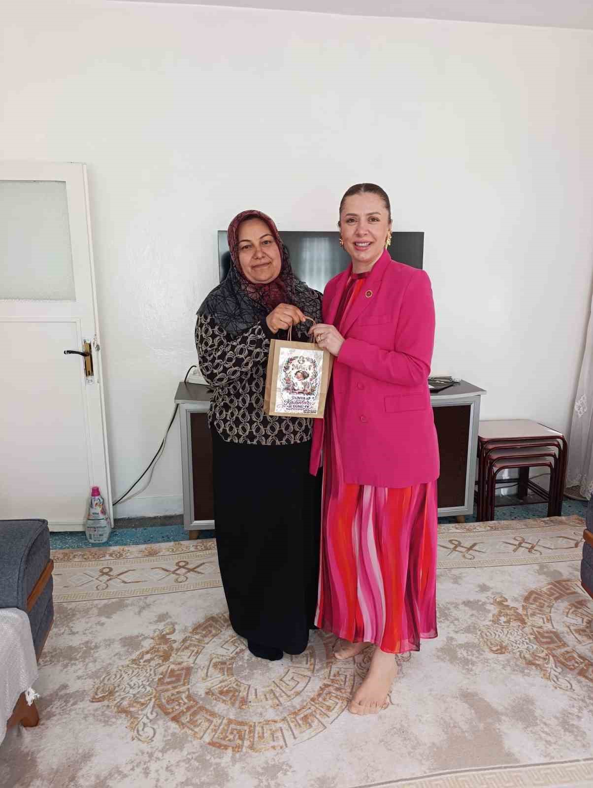 Kadın muhtardan, kadınlara anlamlı dokunuş