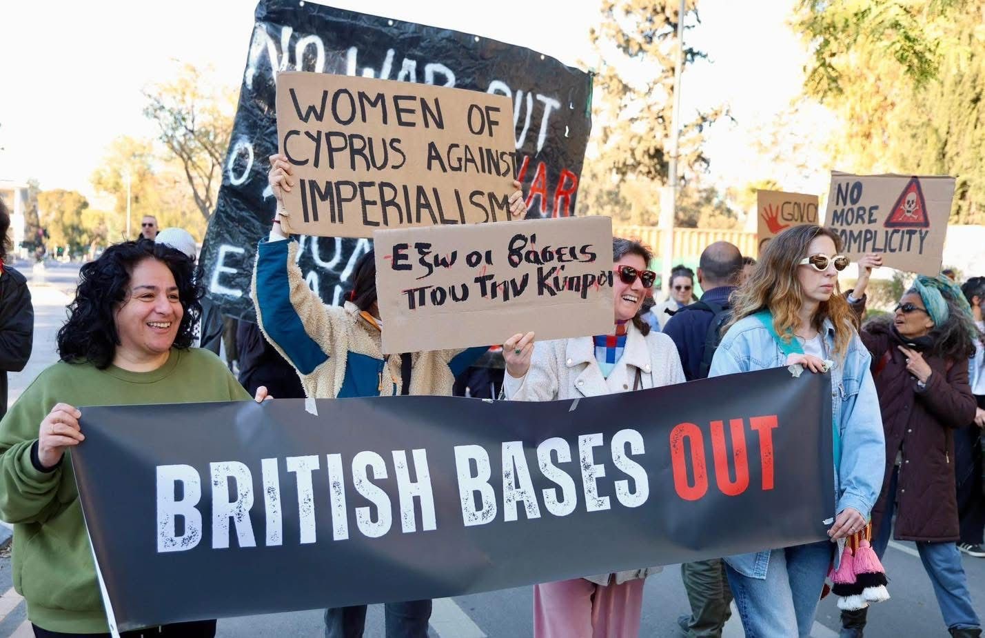 Güney Kıbrıs’ta fırlatma rampası protestosu