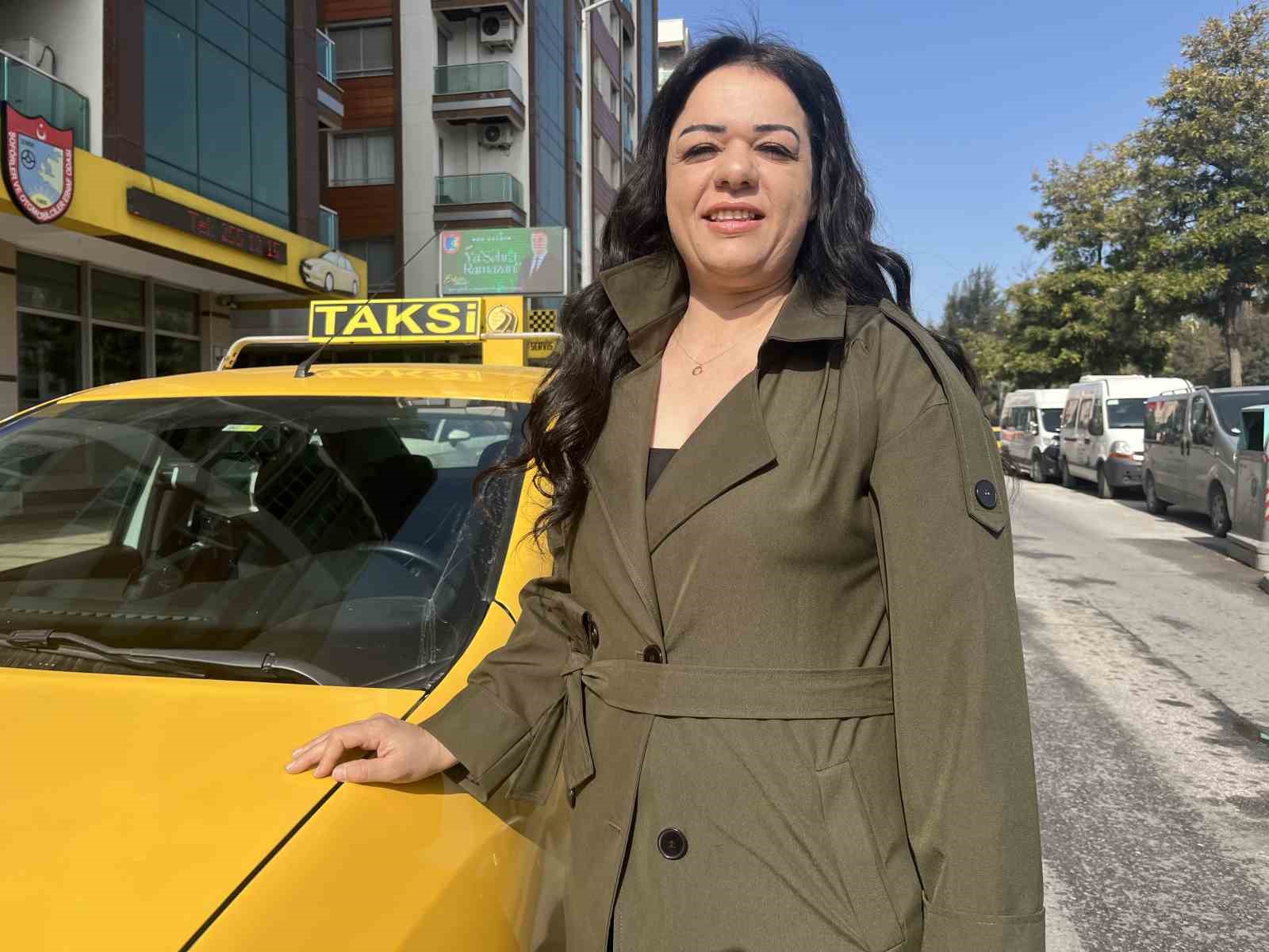 İzmir’de taksi direksiyonunda kadın gücü