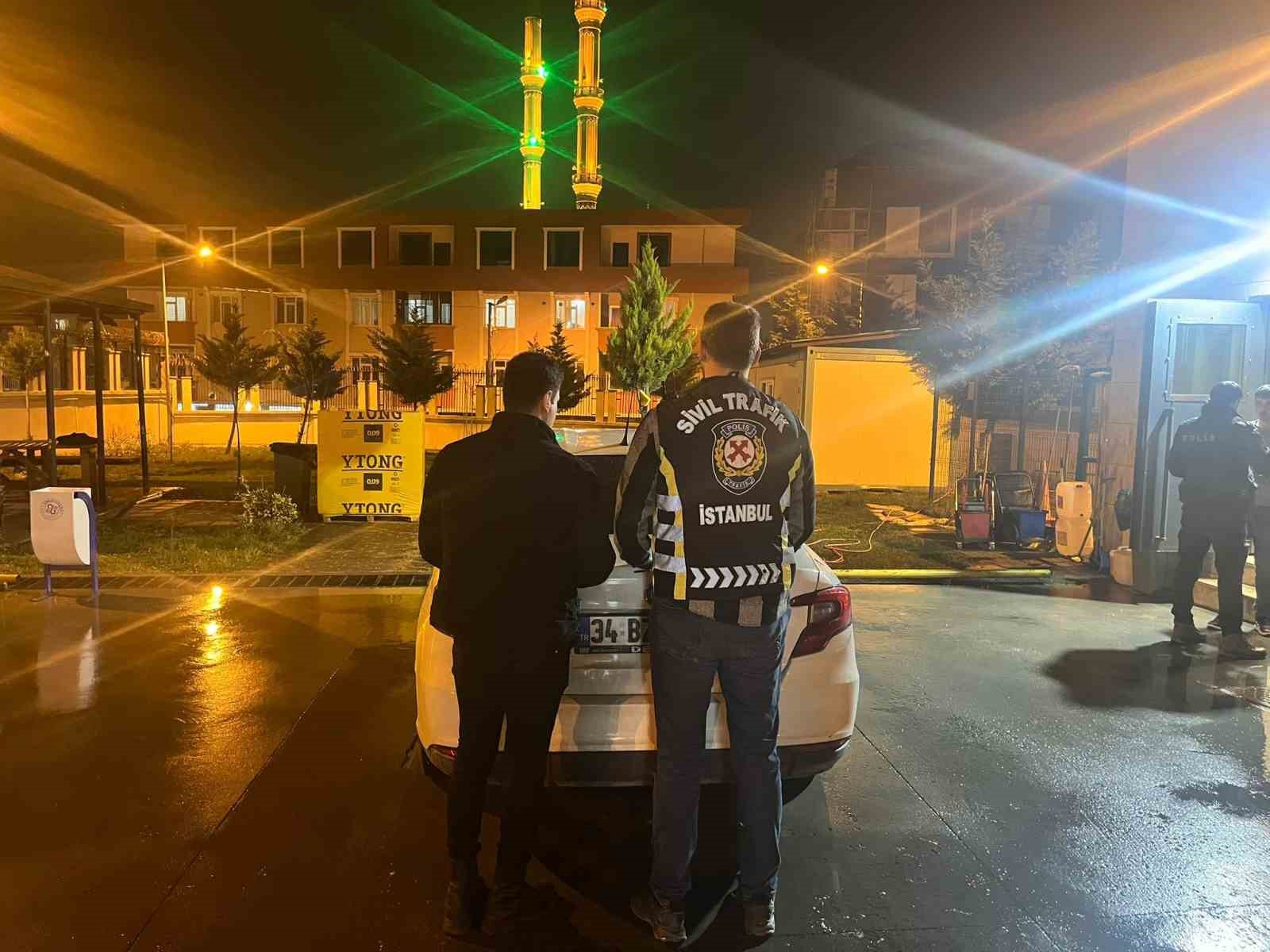 Arnavutköy’de trafikte kavga eden sürücüler, 602 bin TL ceza kesilerek tutuklandı