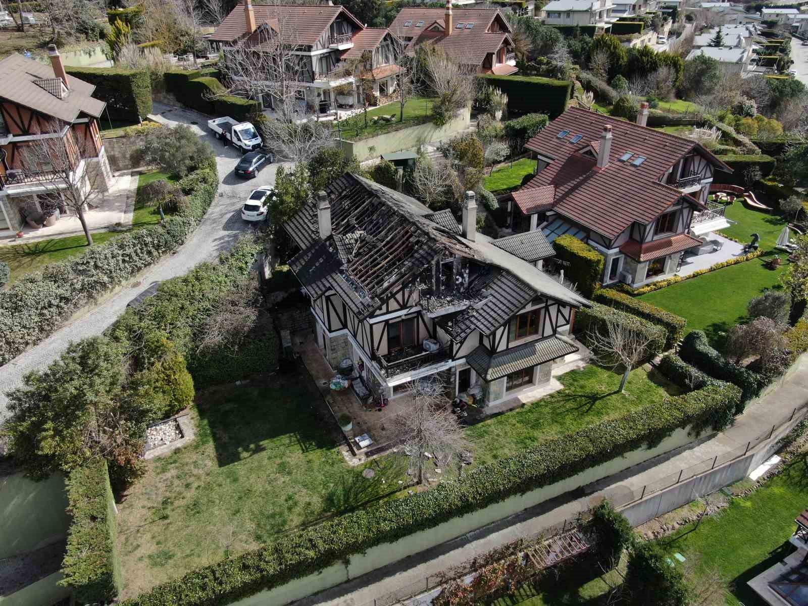 Oyuncu Aslıhan Karalar ölümden döndü: Lüks villadaki yangın havadan görüntülendi