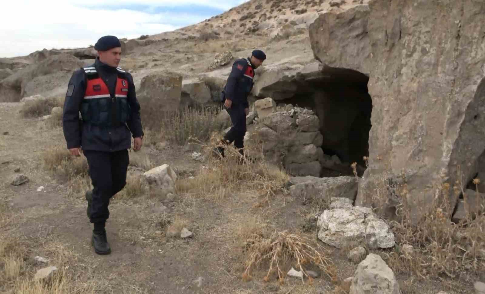Aksaray’da jandarma ekipleri tarihi mekanlarda devriyede