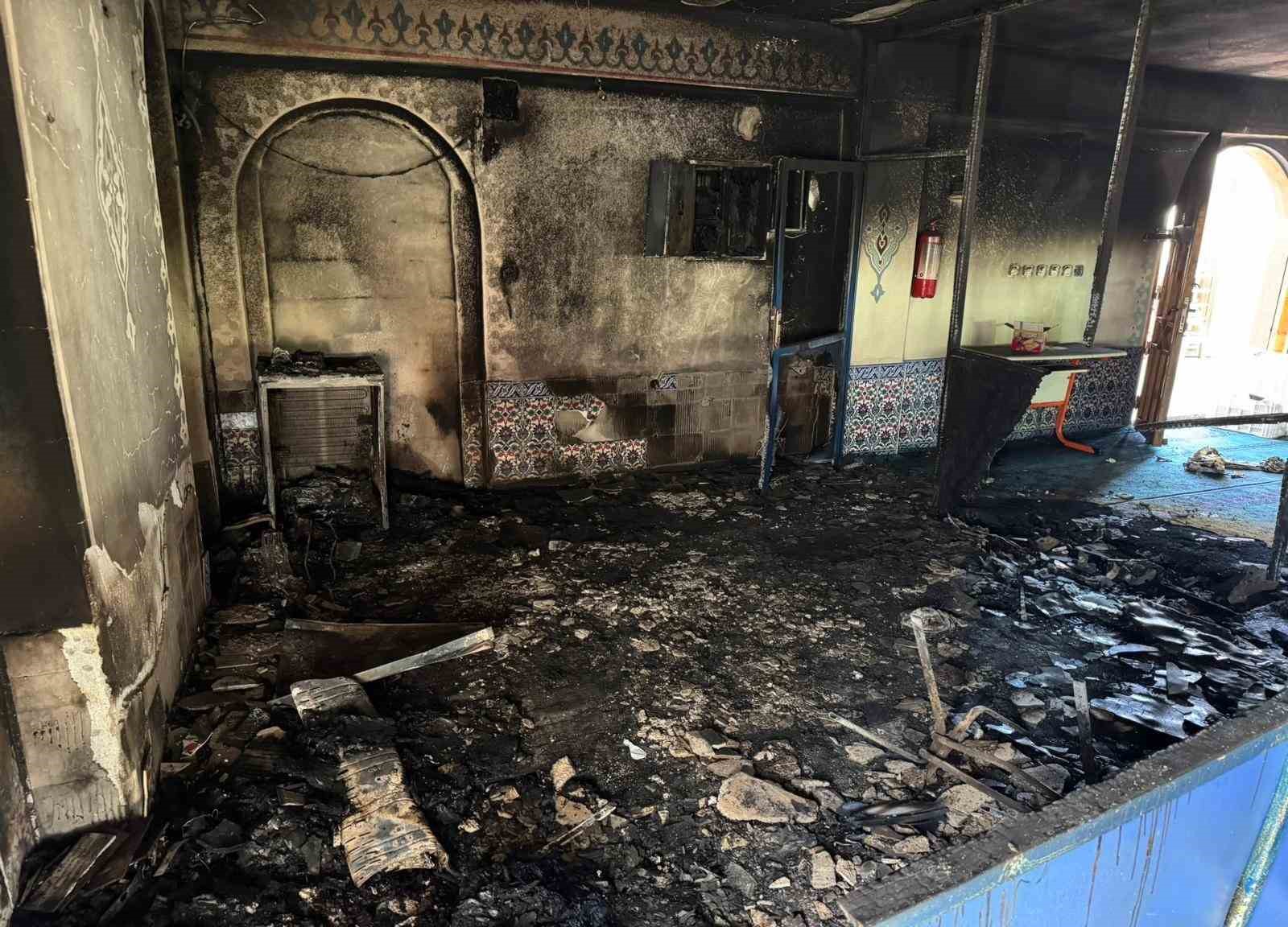 Mersin’de camide çıkan yangın hasara yol açtı