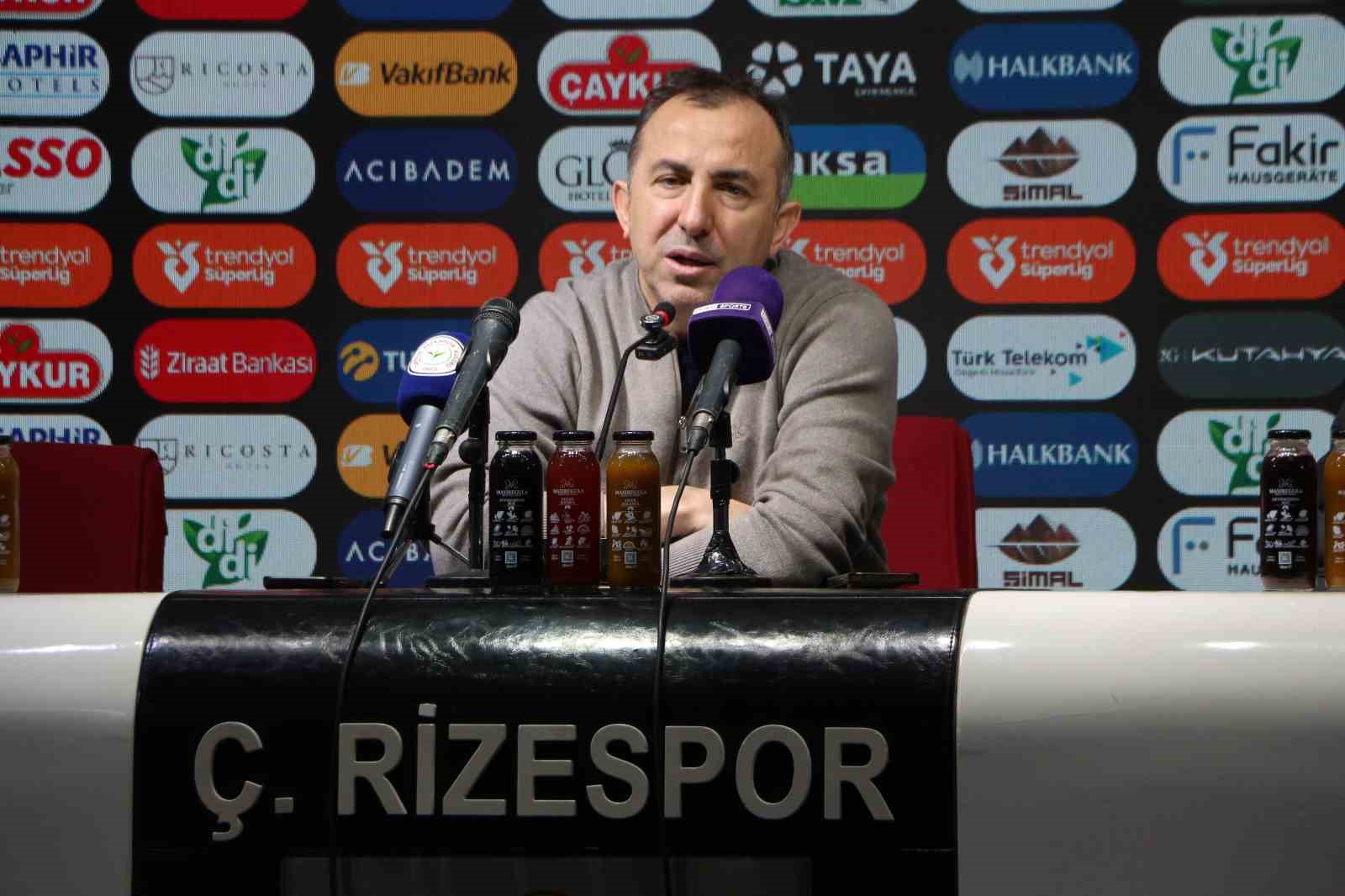 Recep Uçar: "İlk defa 3 maç üst üste gol yemeden galip gelerek taraftarlarımızı mutlu ettik"