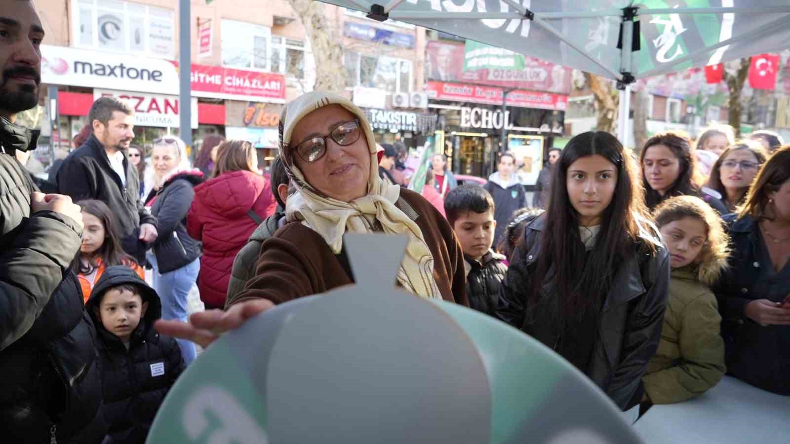 Kocaelispor’dan Kadınlar Günü’nde hediye çarkı etkinliği