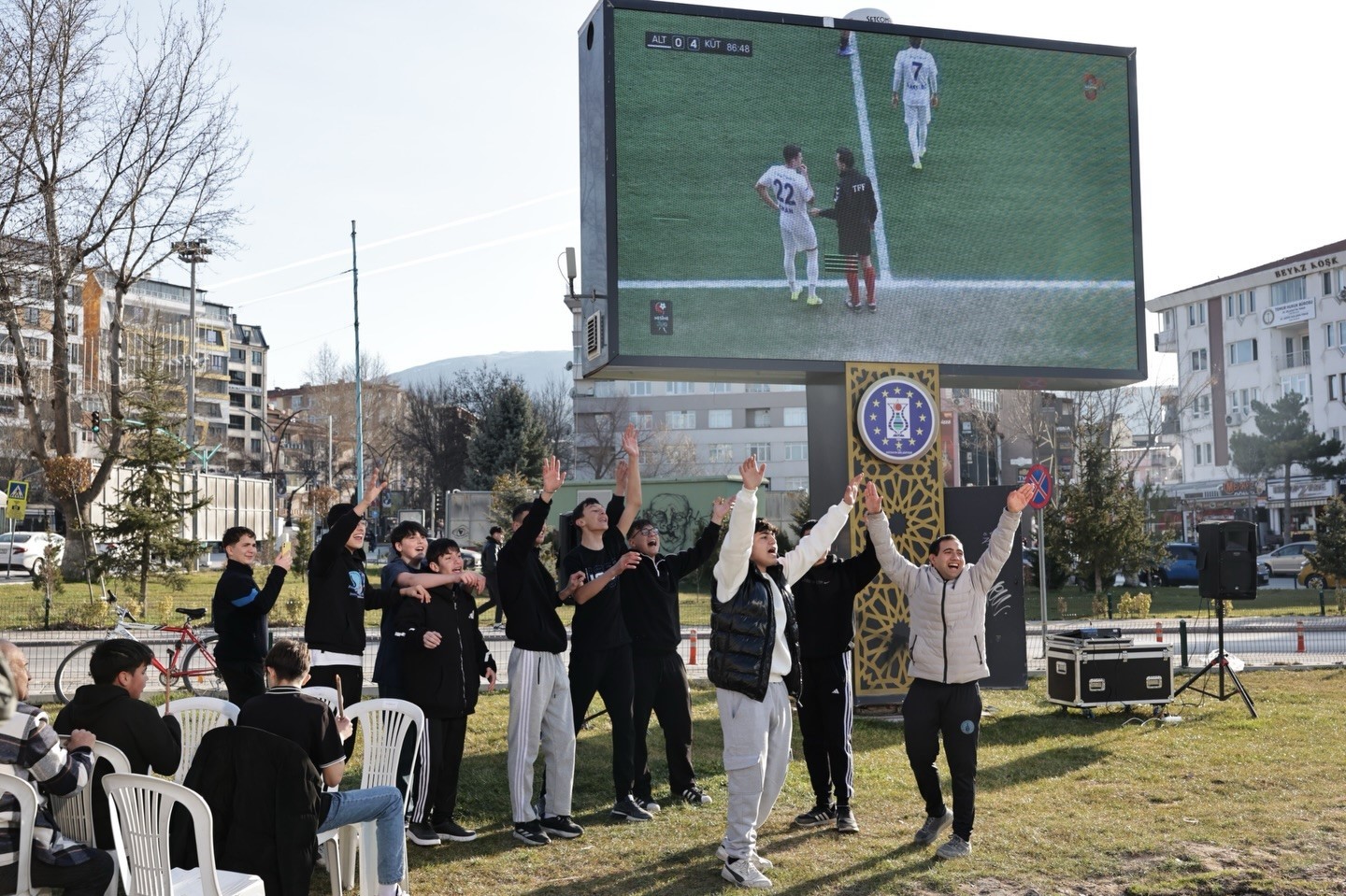Kütahyalılar, Kütahyaspor’un zaferini dev ekrandan izledi