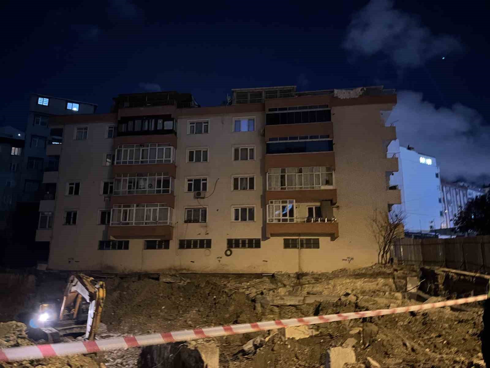 Bahçelievler’de inşaat çalışmasında zemininde boşluk oluşan 4 katlı bina mühürlendi