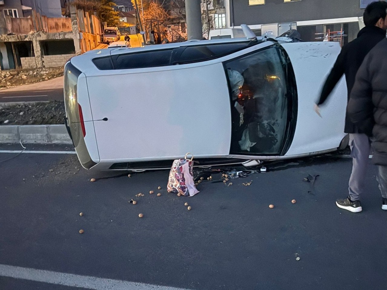 Denizli-Serinhisar karayolunda 2 araç takla attı; 5 yaralı