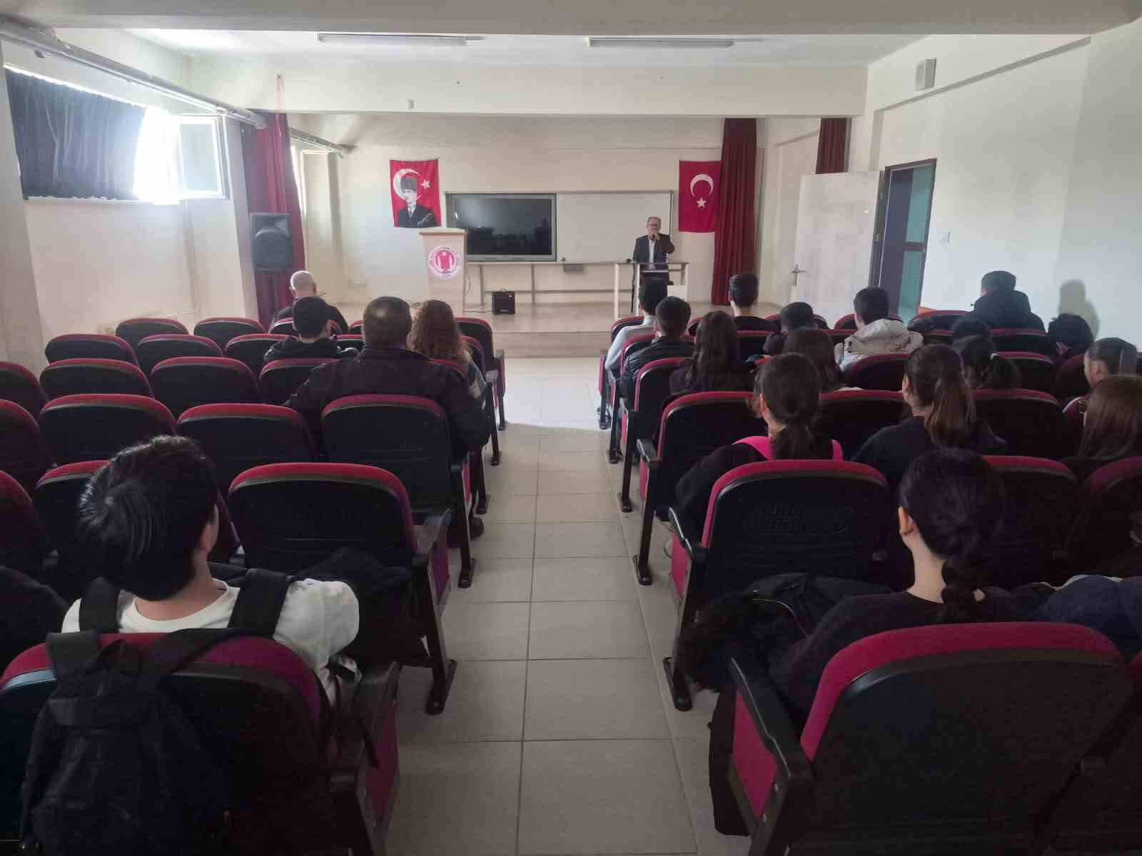 Çine’de öğrencilere cami ve hayat temalı konferans verildi