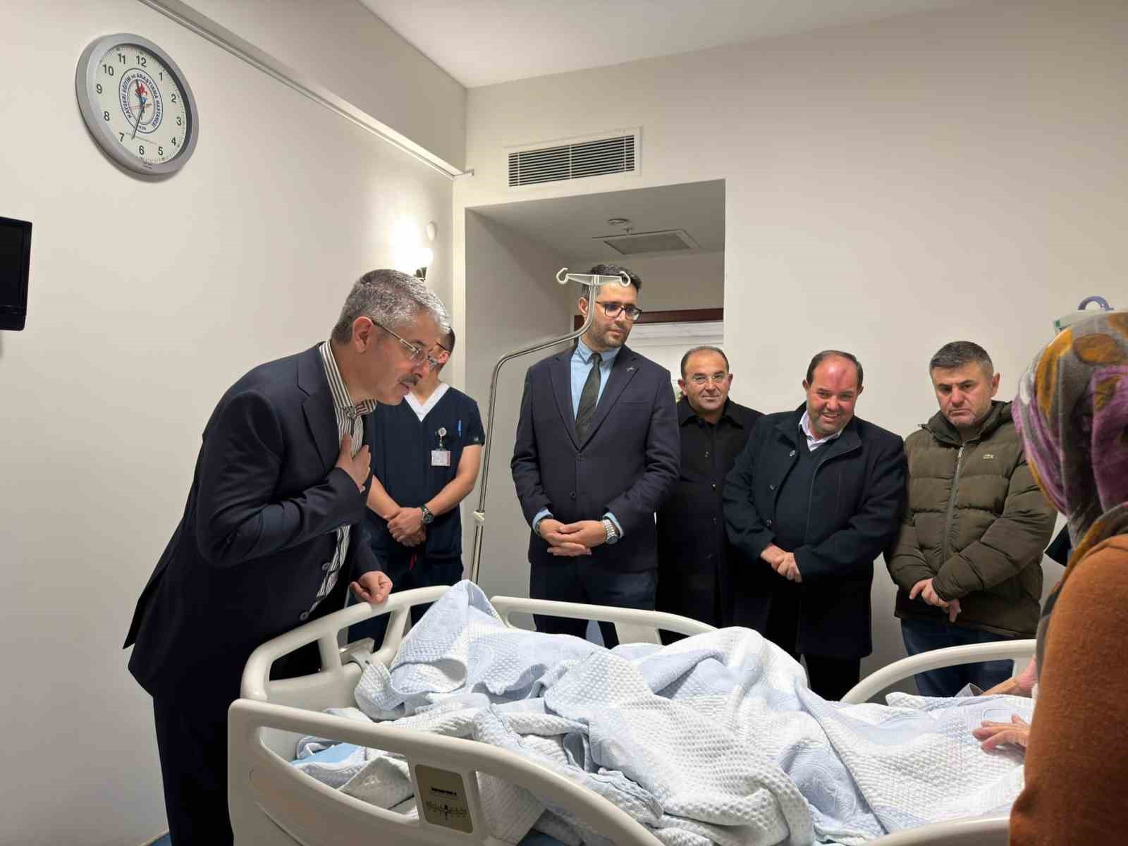 Vekil Çopuroğlu, gece yarısı hastane ziyareti yaptı