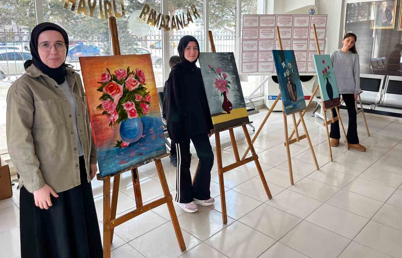 Öğrencilerin ’Kadınlar Günü’ sergisi açıldı