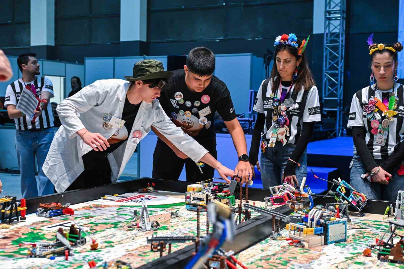 Türkiye’nin bilim kahramanları Fuar İzmir’de yarıştı