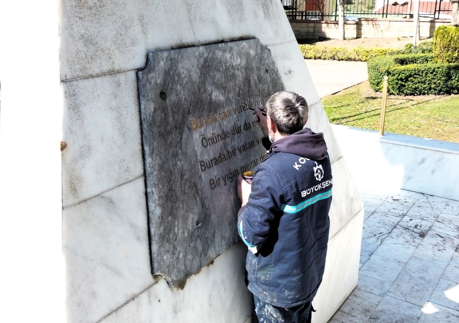 Şehitlikler 18 Mart’a hazırlanıyor