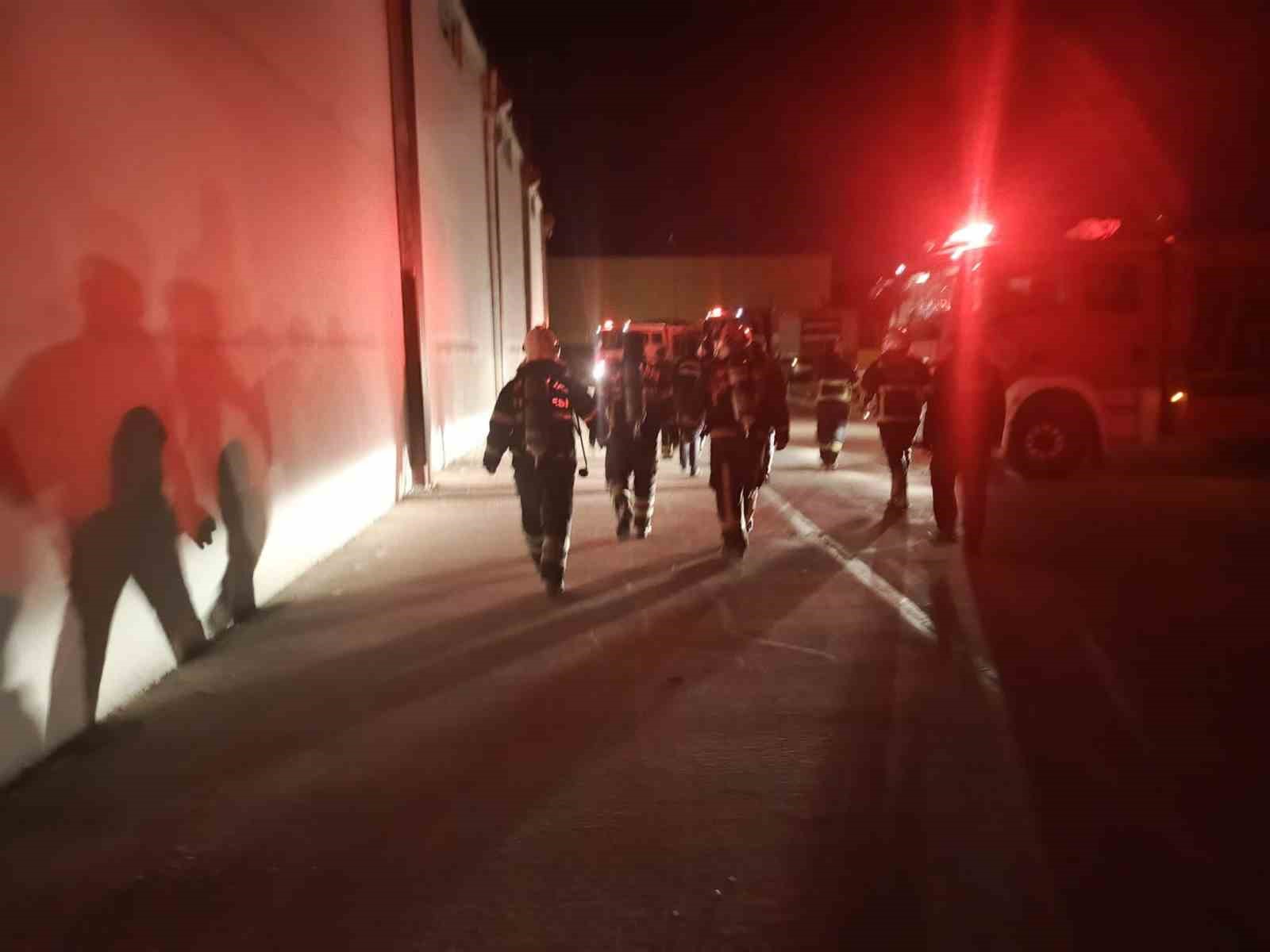 Fabrika yangını itfaiye tarafından söndürüldü