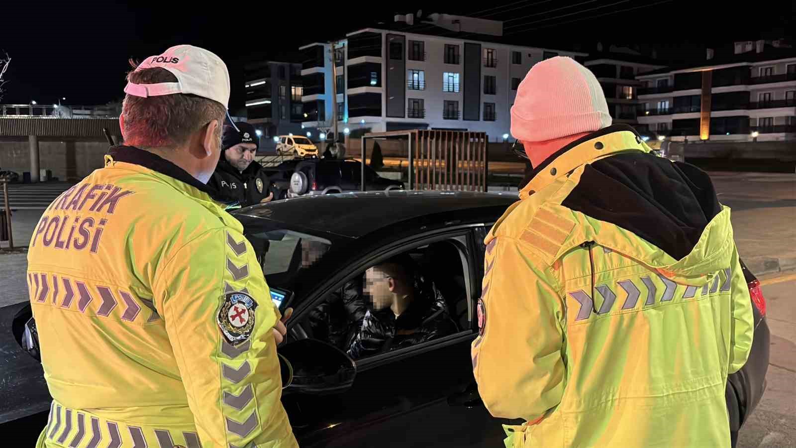 Bolu’da trafik denetimlerinde 4 bin 546 sürücüye ceza kesildi