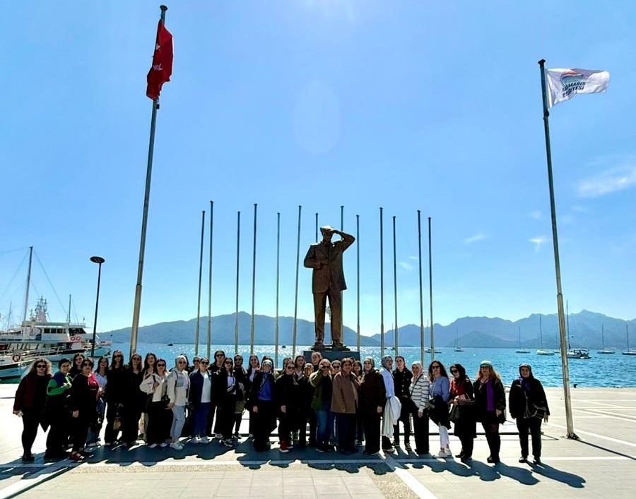 Turizmci Menemencioğlu ve Gökten’den Aydınlı kadınlara jest