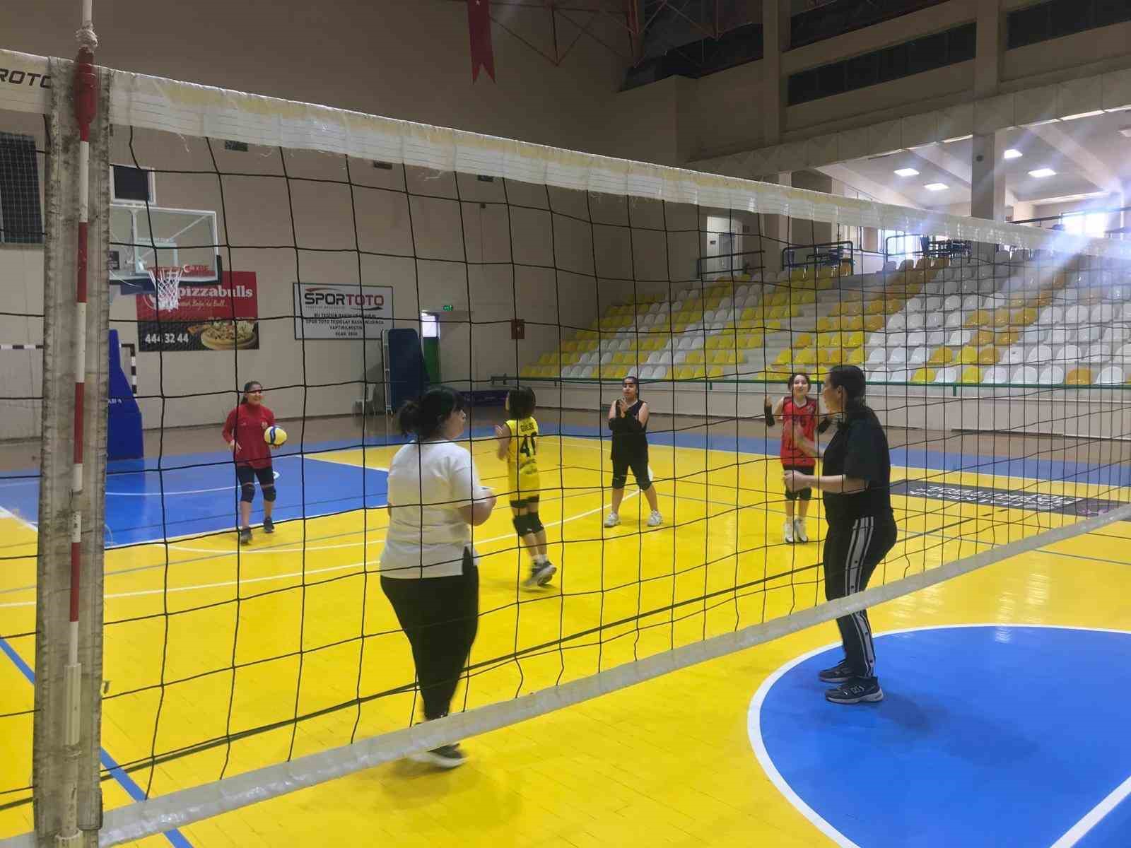 Burhaniye’ de anlamlı turnuva