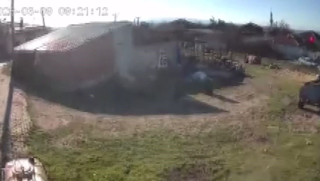 Deprem anında büyük bir gürültü ve patlama yaşandı