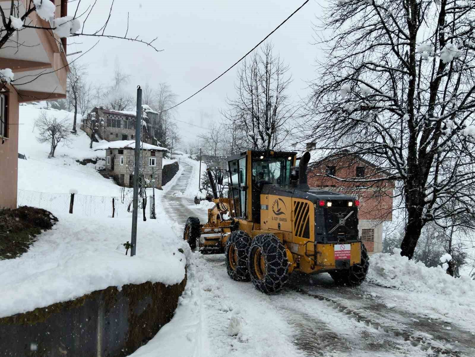 Rize’de 21 köy yolu kar nedeniyle ulaşıma kapalı bulunuyor