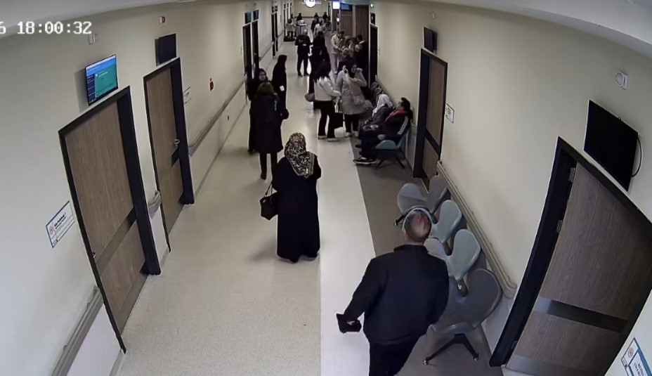 Boğazına şeker kaçan 3 yaşındaki çocuk, Heimlich manevrasıyla kurtarıldı