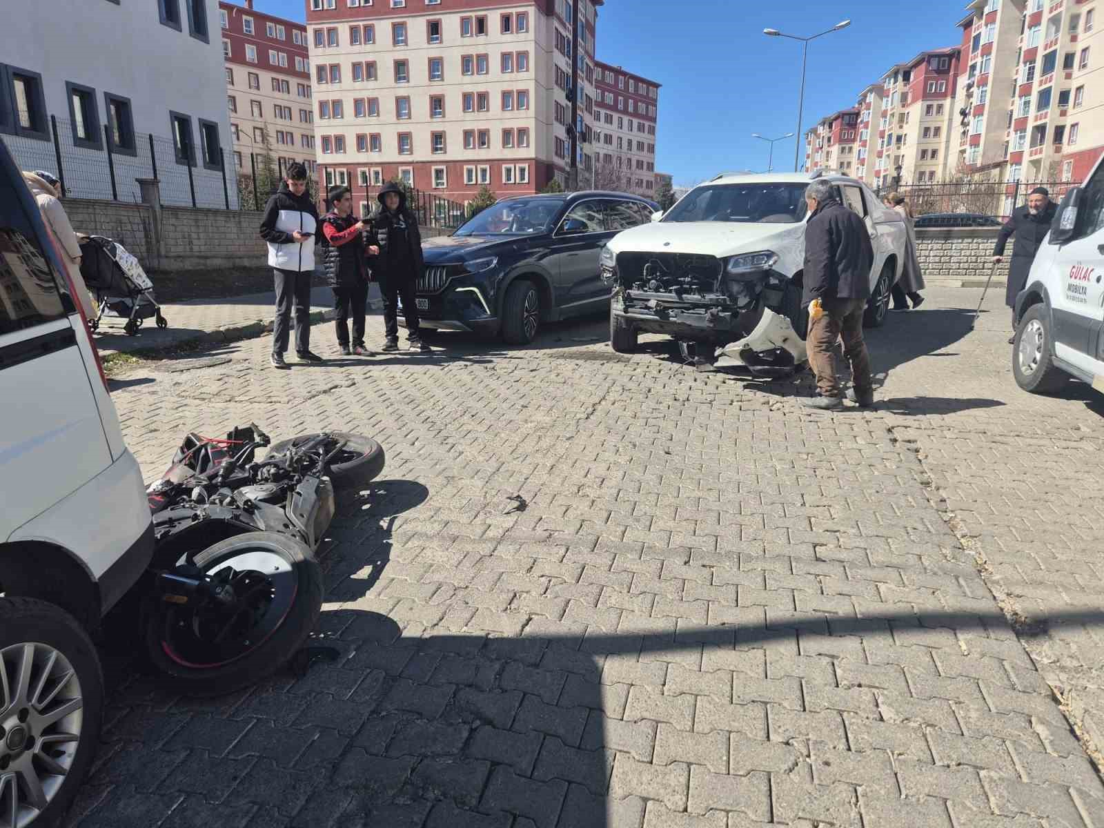 Bingöl’de otomobil ile motosiklet çarpıştı: 2 yaralı