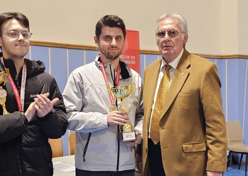 Çeşmeli satranççı Türkiye Kupası İzmir il birincisi oldu