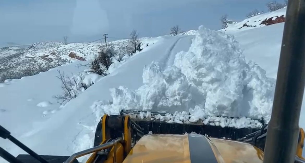 Siirt’te kardan kapanan 120 köy yolunun 105’i açıldı
