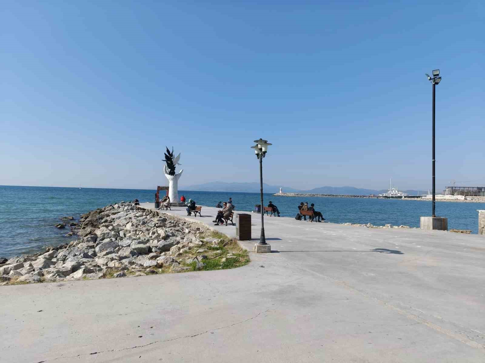 Kuşadası, Mart ayında yazı yaşadı