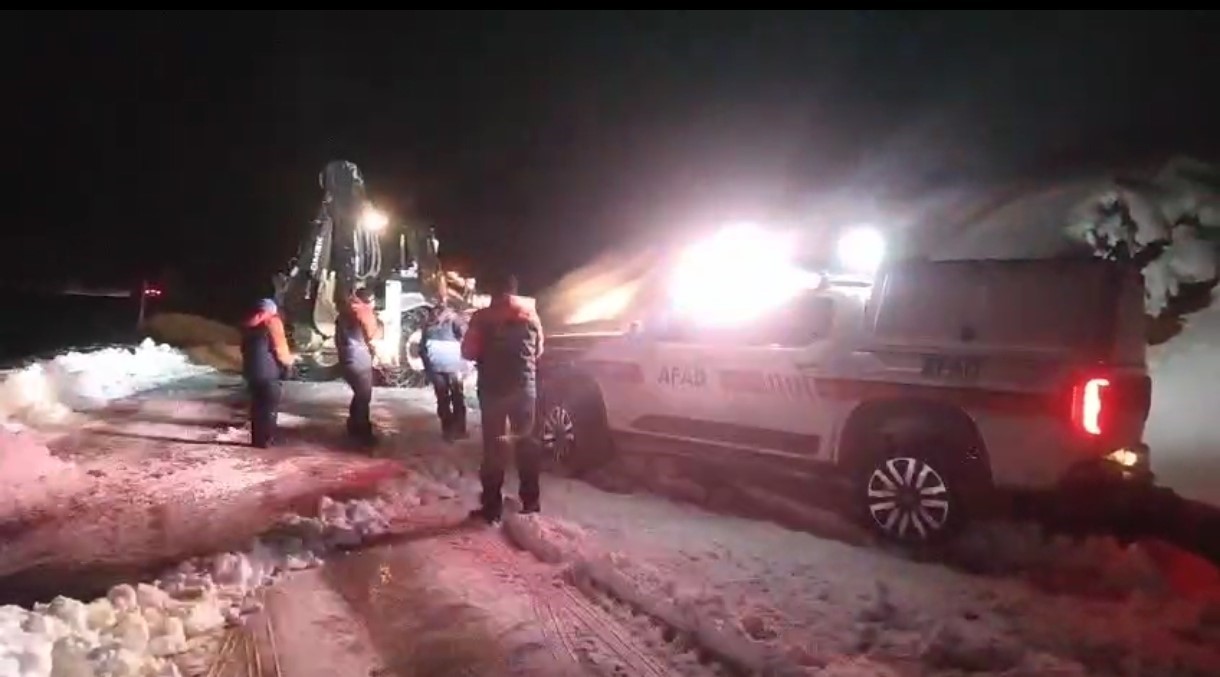 Muş’ta fırtınada mahsur kalan AFAD ekipleri kurtarıldı