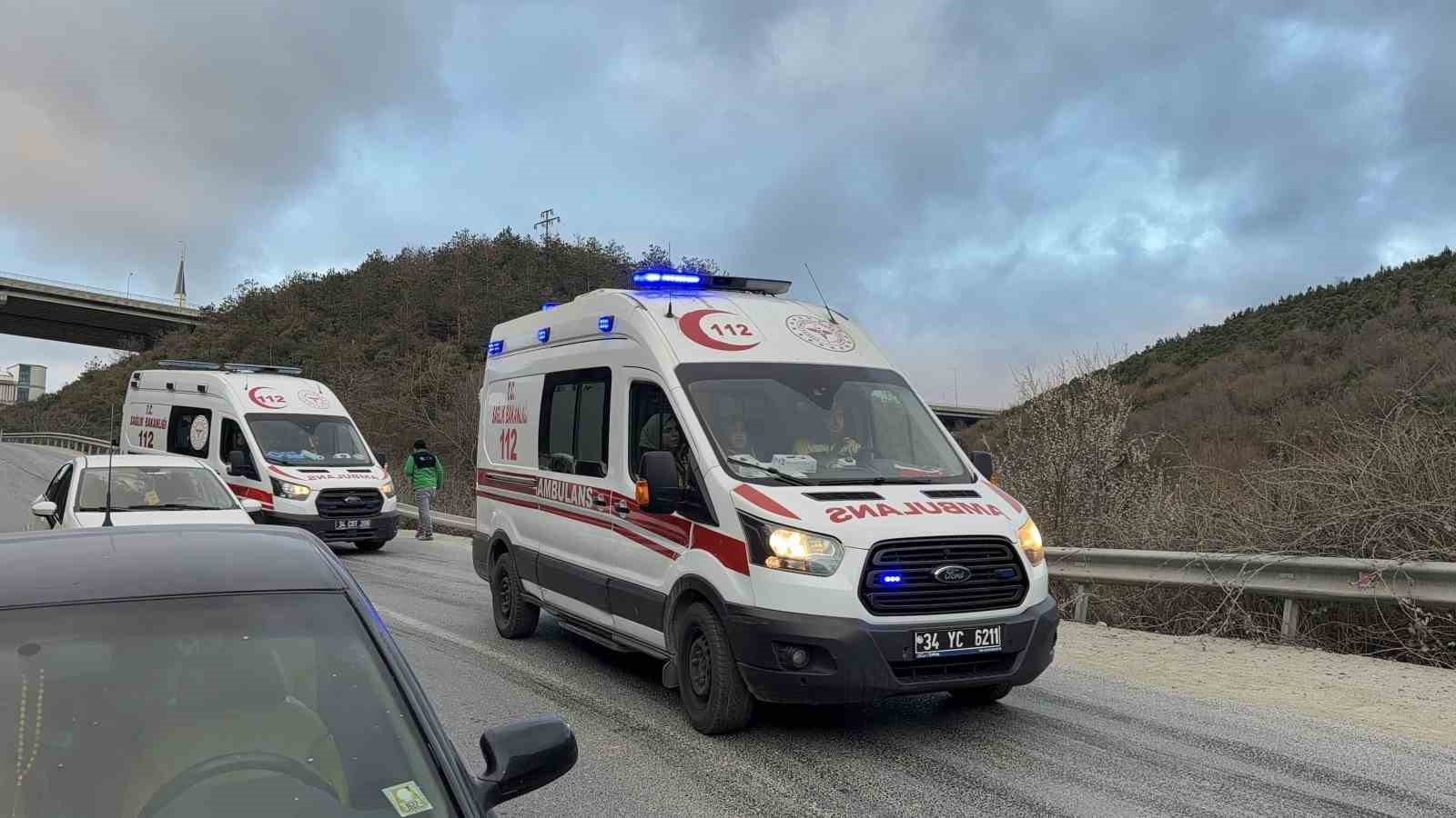 Arnavutköy’de hafif ticari araç ile hafriyat kamyonu çarpıştı: 1 ölü, 2 yaralı