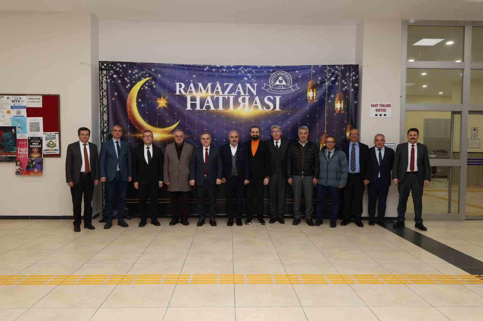 Rektör Prof. Dr. Altun, öğrenciler ile iftar yaptı