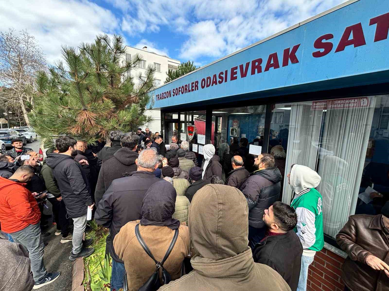 Süre uzatıldı ama yoğunluk bitmedi: Trabzon’da 10 bin adet APP plaka değiştirildi