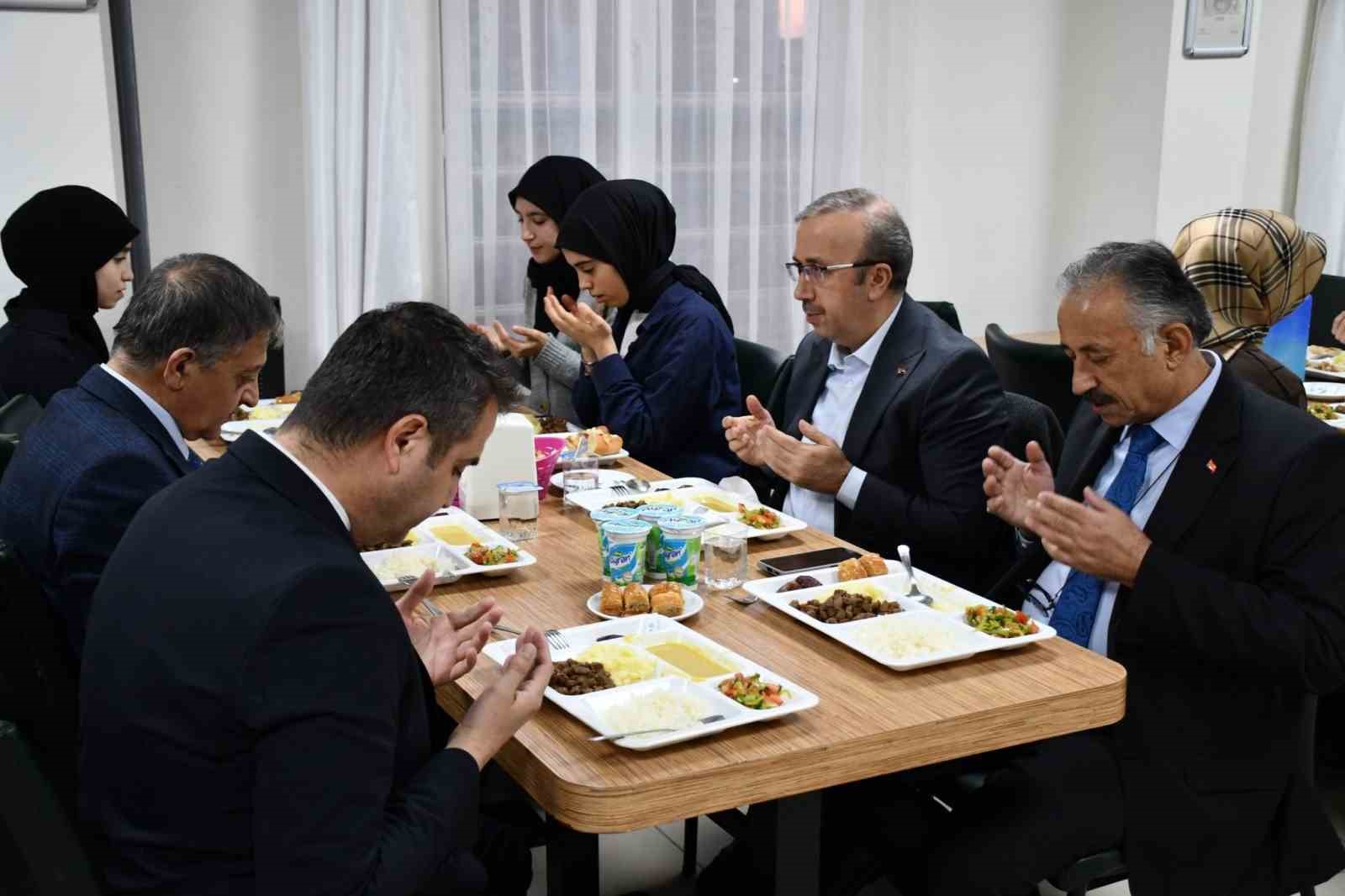 Ramazan ayının manevi ikliminde öğrencilerle buluşma