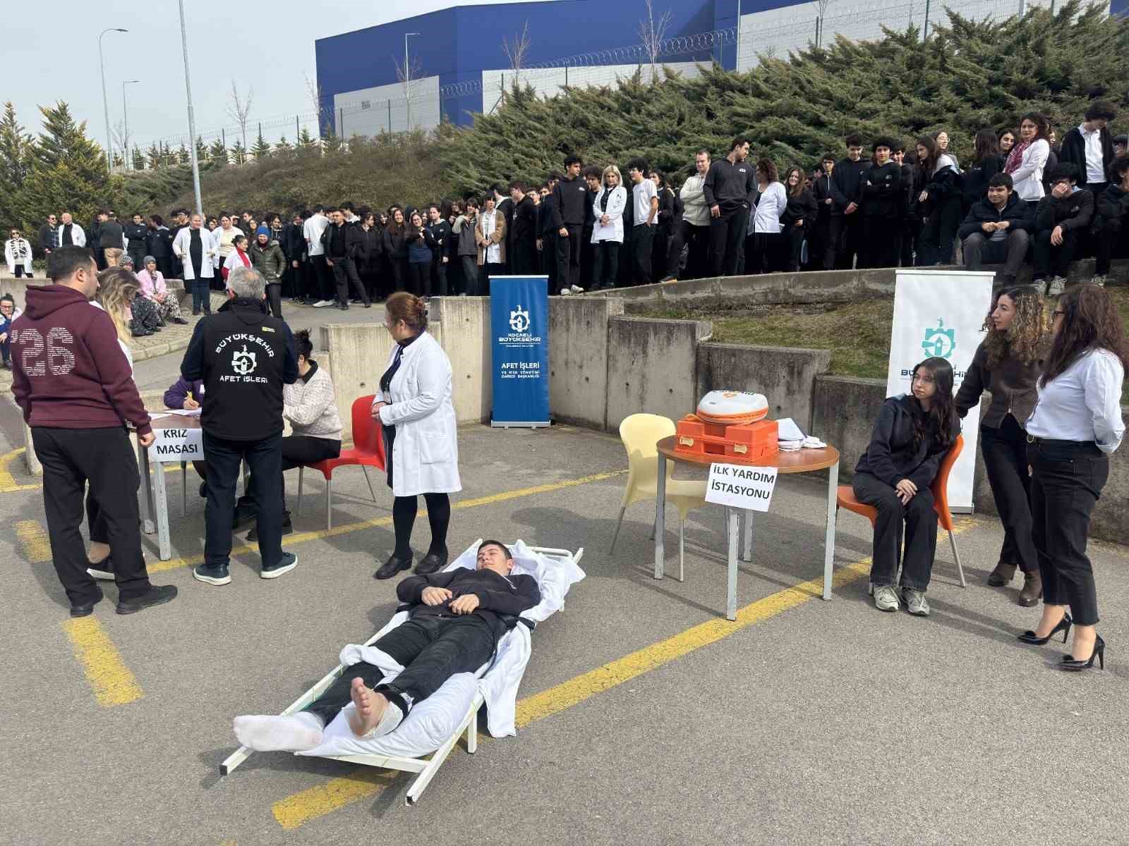 Deprem Haftası etkinlikleriyle 2 bin 700 kişiye afet bilinci aşılandı