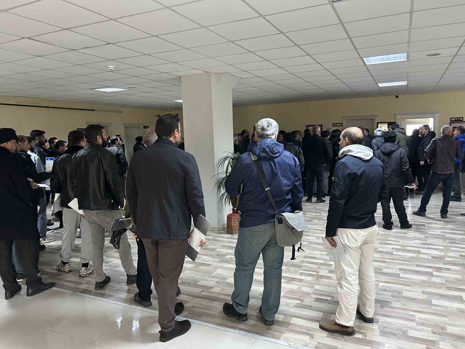 APP plaka değişiminde süre uzatıldı yoğunluk azalmadı