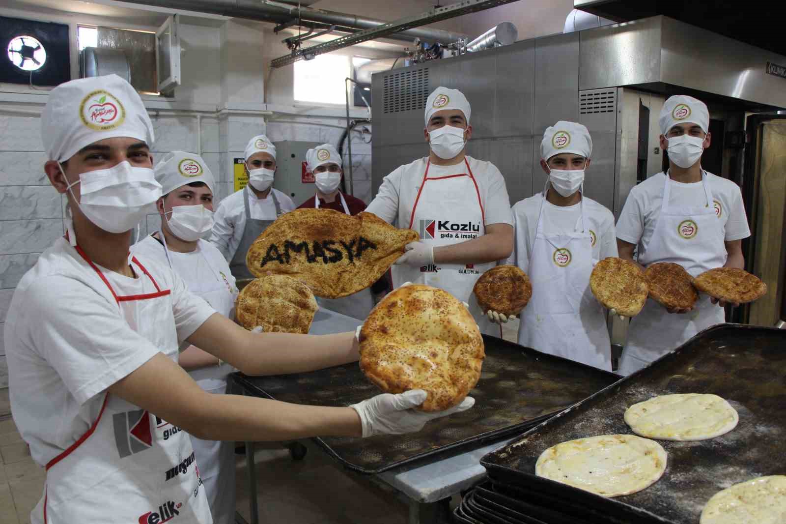 Amasya’da Ramazan pideleri meslek liselilerden