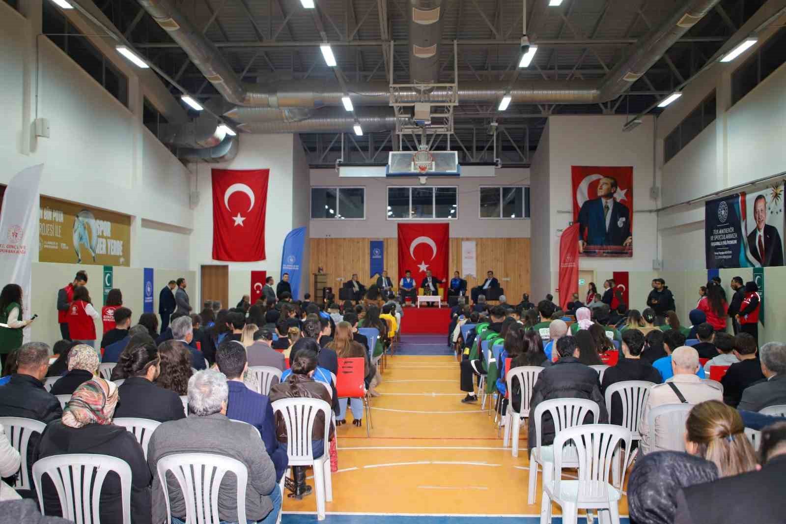 Bakan Yardımcısı Eminoğlu, Köşk’te gençlerle buluştu