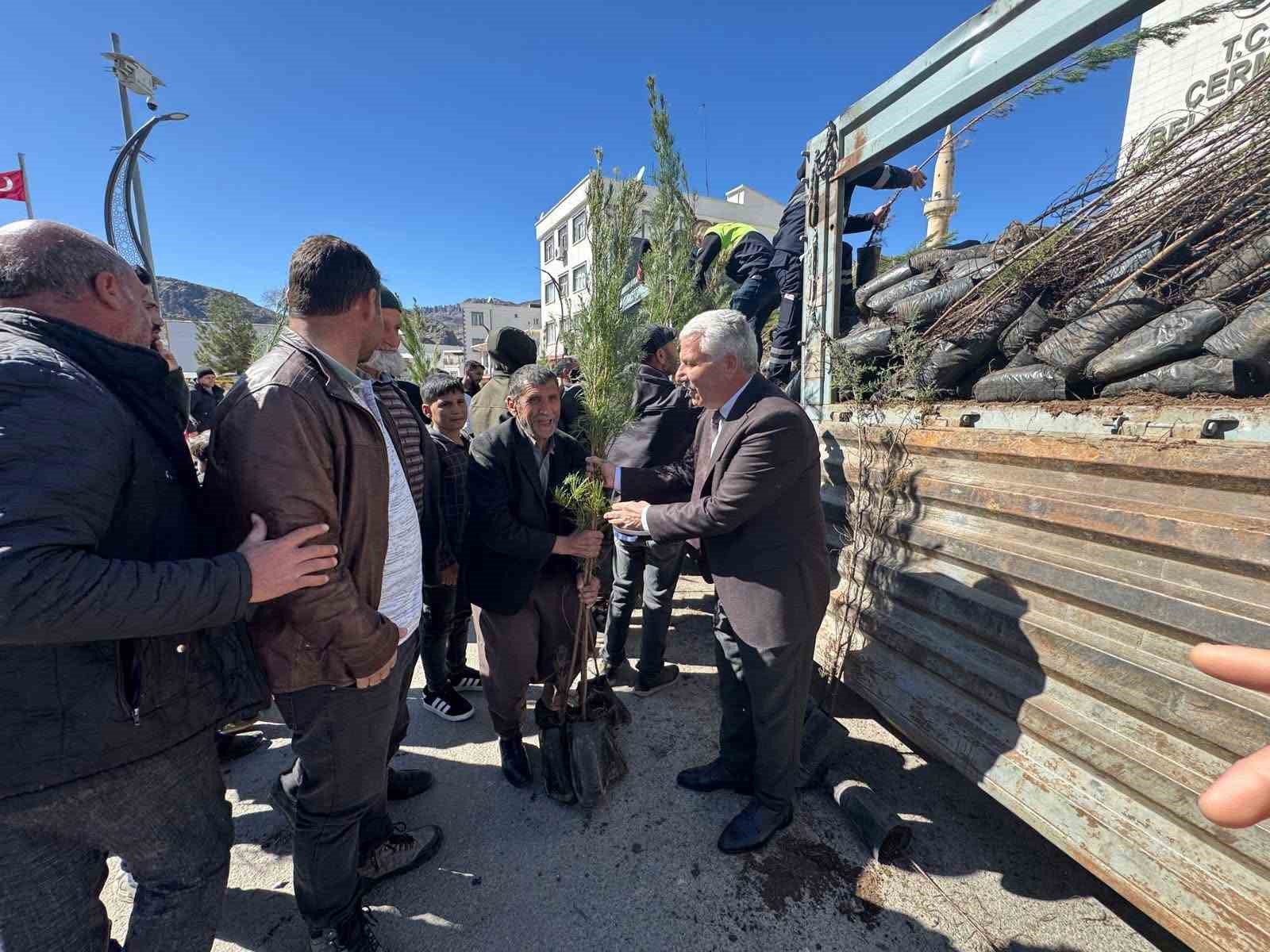 Çermik’te çiftçilere 10 bin adet fidan