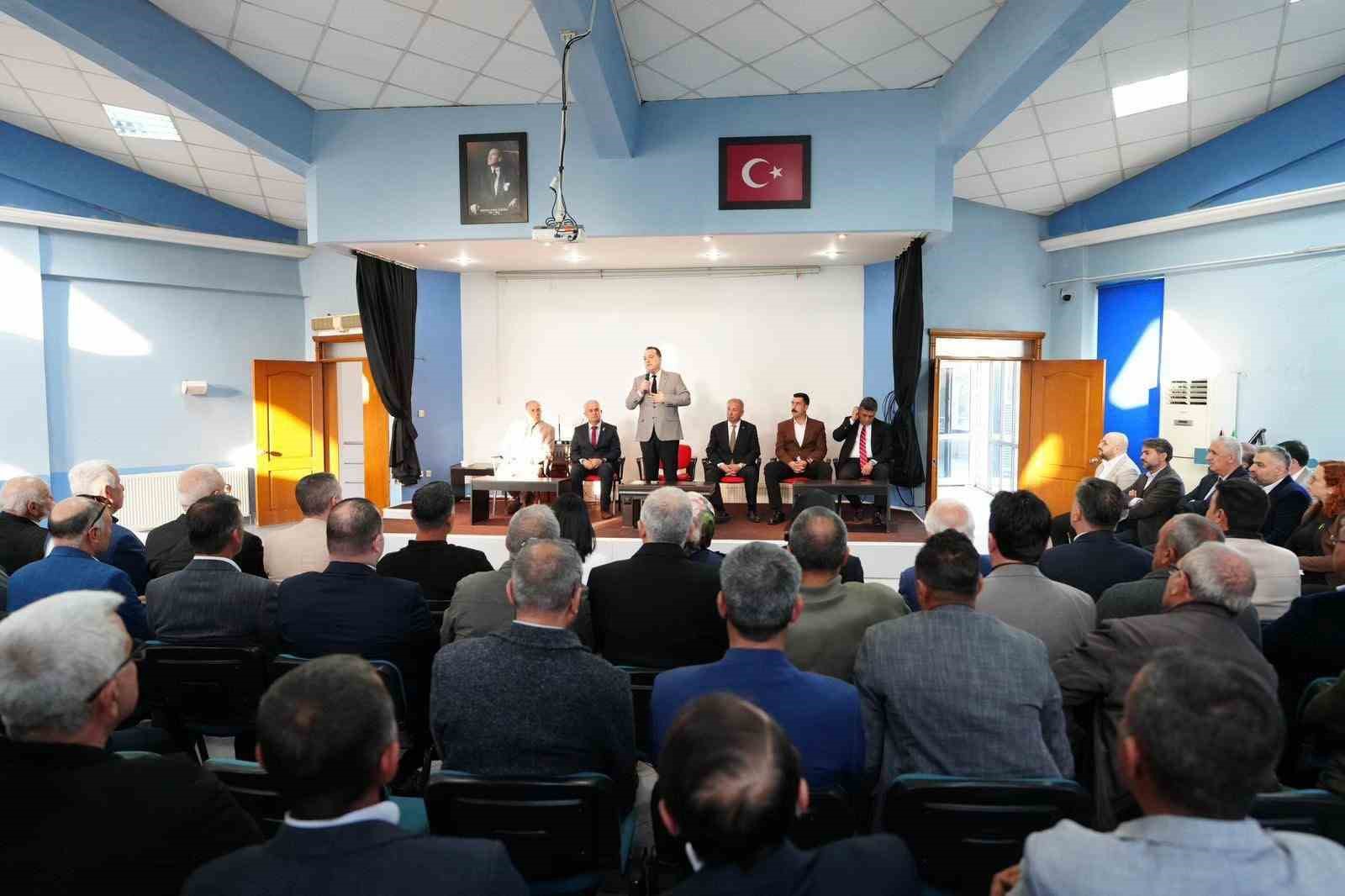 Büyükşehir Belediye Başkanı Dutlulu, Salihli’de muhtarlarla buluştu