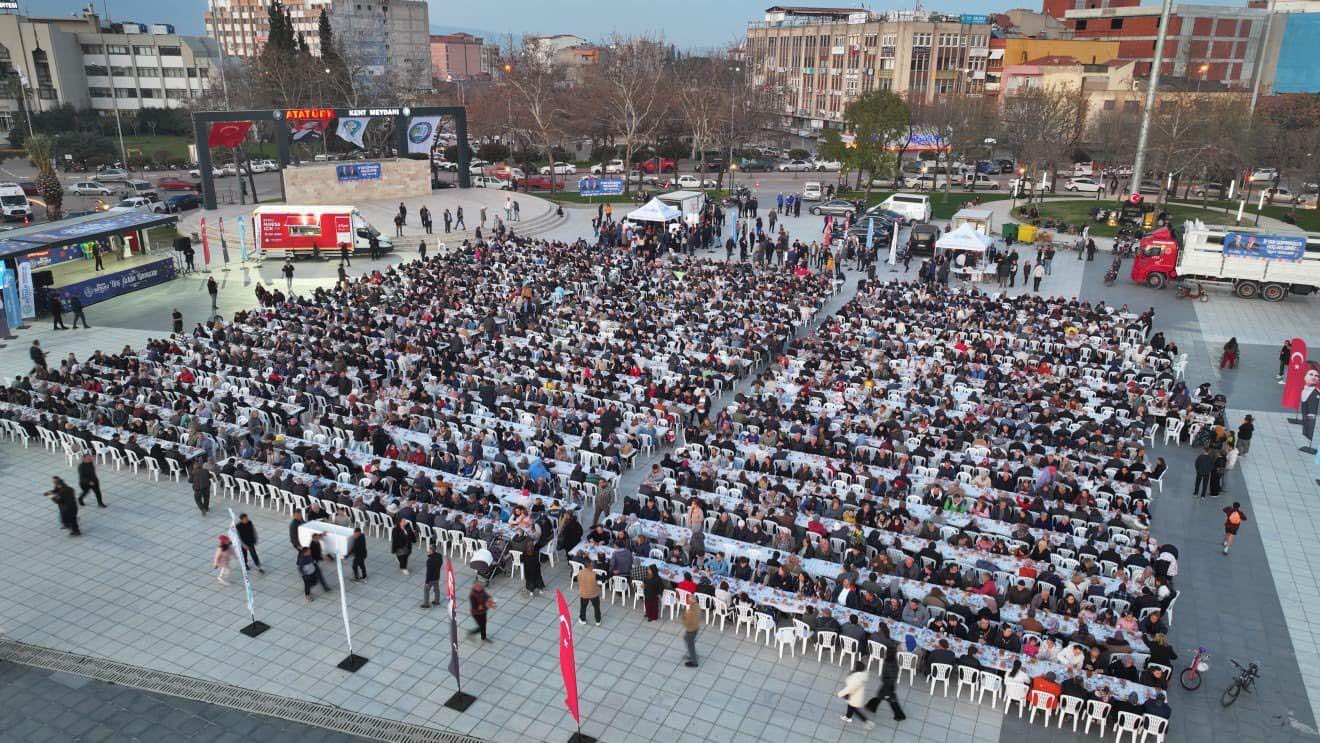 Manisa Büyükşehir’in ‘İftar Sofrası’ Salihli’de kuruldu