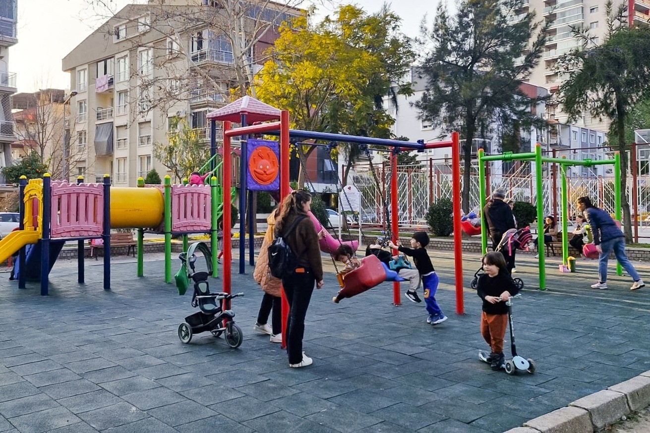Efeler’in parkları yenileniyor
