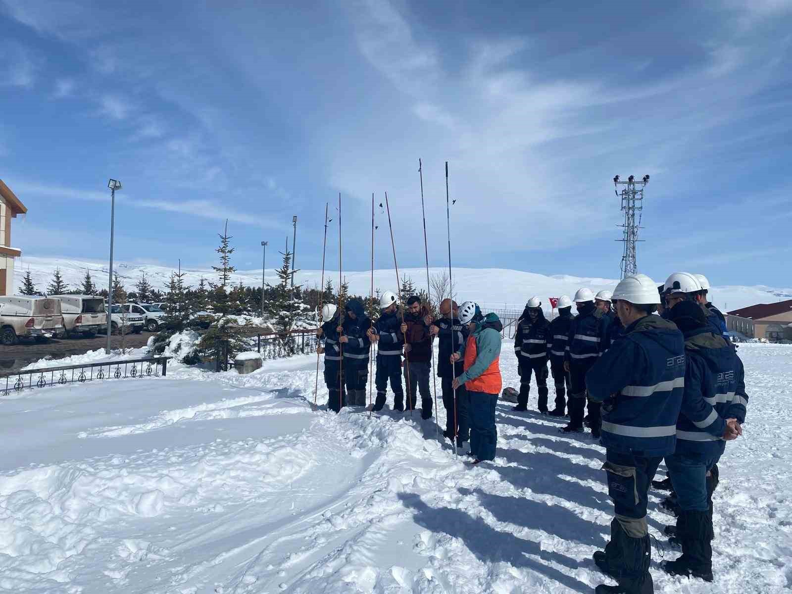 Aras Elektrik’ten zorlu doğa koşullarına karşı çığ eğitimi