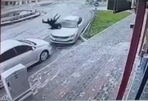 Şırnak’ta otomobil yayalara çarptı: 2 yaralı