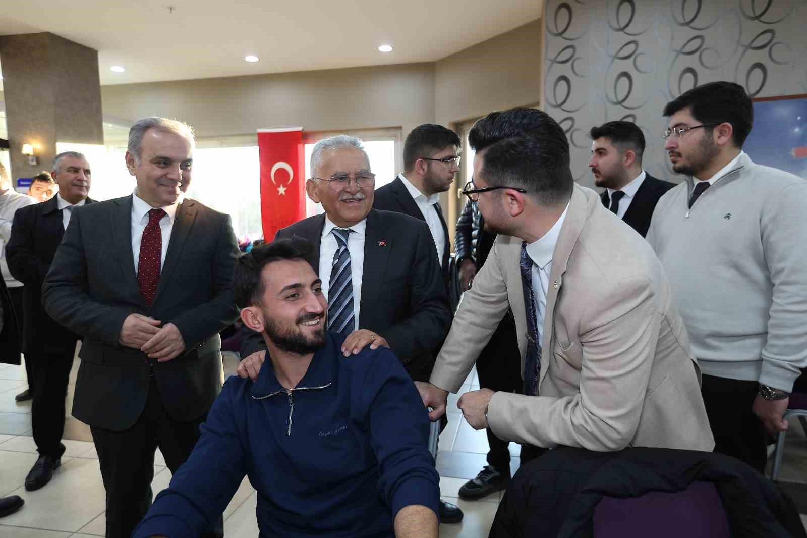 Başkan Büyükkılıç, ERÜ öğrencileri ile iftar bereketini paylaştı